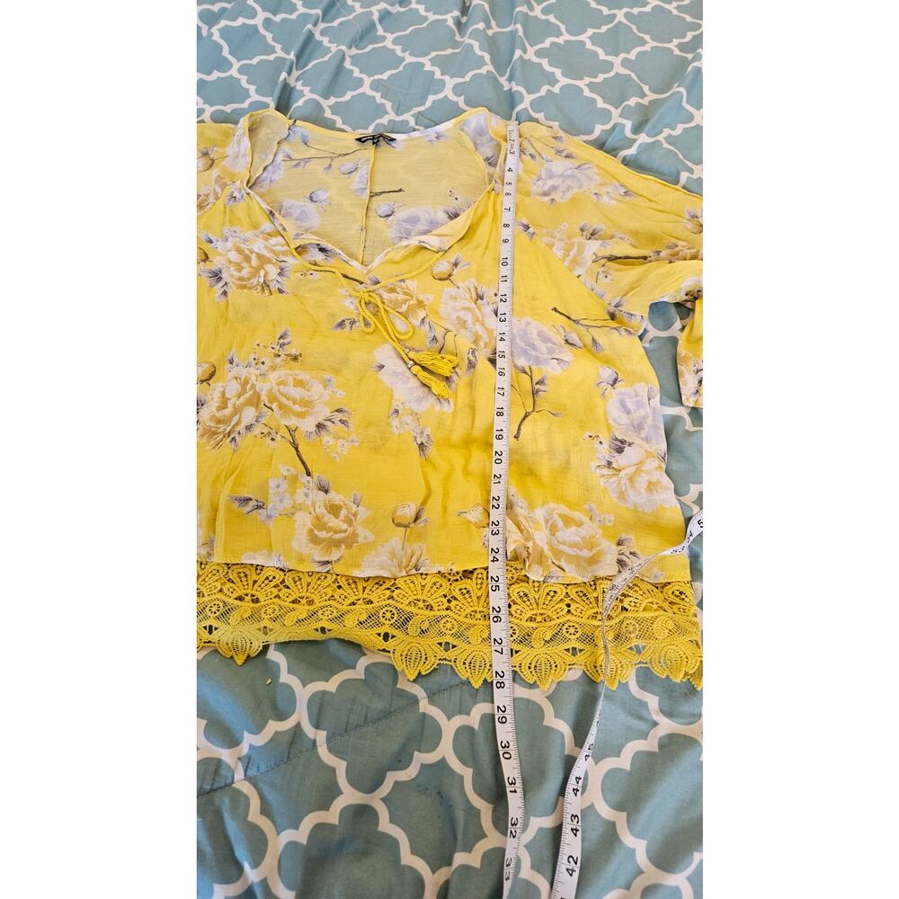 Unique Spectrum Yellow Floral Boho Blouse 3X Lace Hem Tassel Tie Top - Picture 7 of 9
